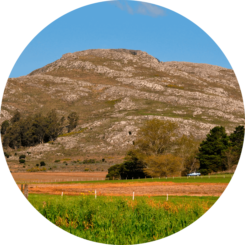 Imagen circular que muestra un paisaje de las sierras de la ventana, tomada desde la ruta. Provincia de Buenos Aires, Argentina
