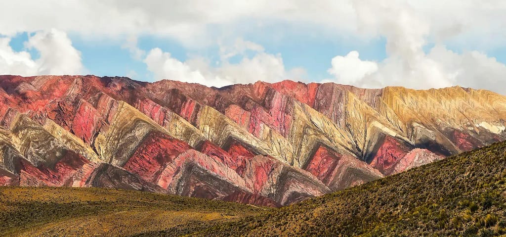 Cerro de los Siete Colores , situado en Purmamarca, provincia de Jujuy, Argentina.
Foto de Hector Ramon Perez en Unsplash.  