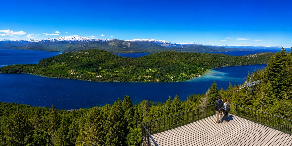 Visita panorámica desde el Cerro Campanario, en Bariloche, Argentina.
Panoramic view from Cerro Campanario, Bariloche, Argentina.
