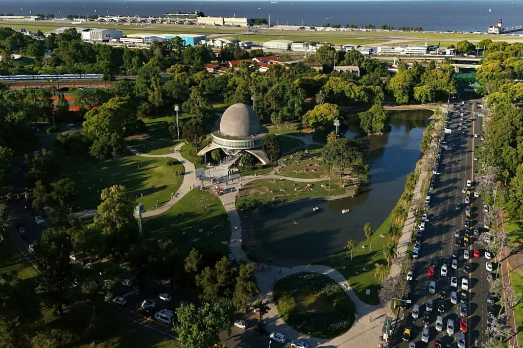 Planetario Galileo Galilei en Parque 3 de Febrero, barrio de Palermo, Buenos Aires, Argentina.