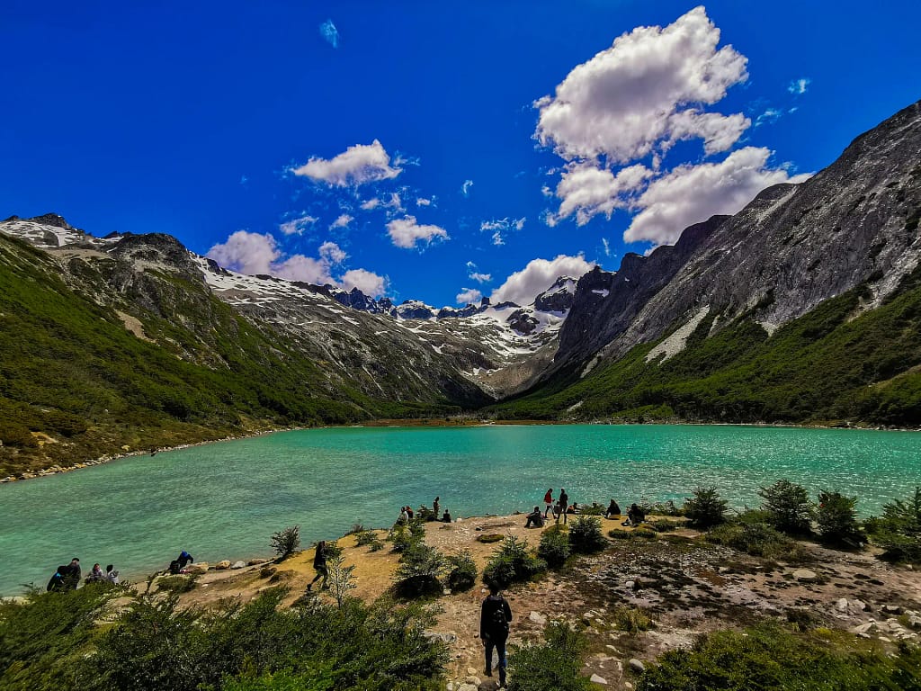 Foto de Florian Delée en Unsplash Laguna Esmeralda, Ushuaia, Tierra del Fuego Province, Argentina