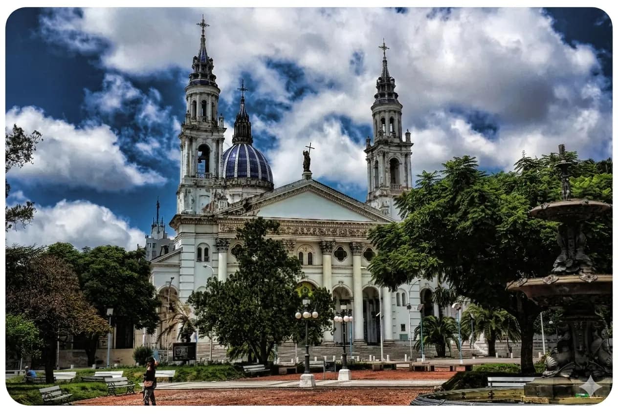 Catedral Metropolitana de Paraná, Entre Ríos, Argentina. Foto de Mariano Mantel. CC BY-NC 2.0 en Flickr. Catedral Metropolitana de Paraná, Entre Ríos, Argentina.