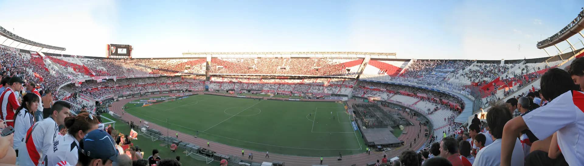 Vista panorámica del El Estadio Monumental, durante partido, es un recinto deportivo mundialista propiedad del Club Atlético River Plate, ubicado en la ciudad de Buenos Aires, Argentina